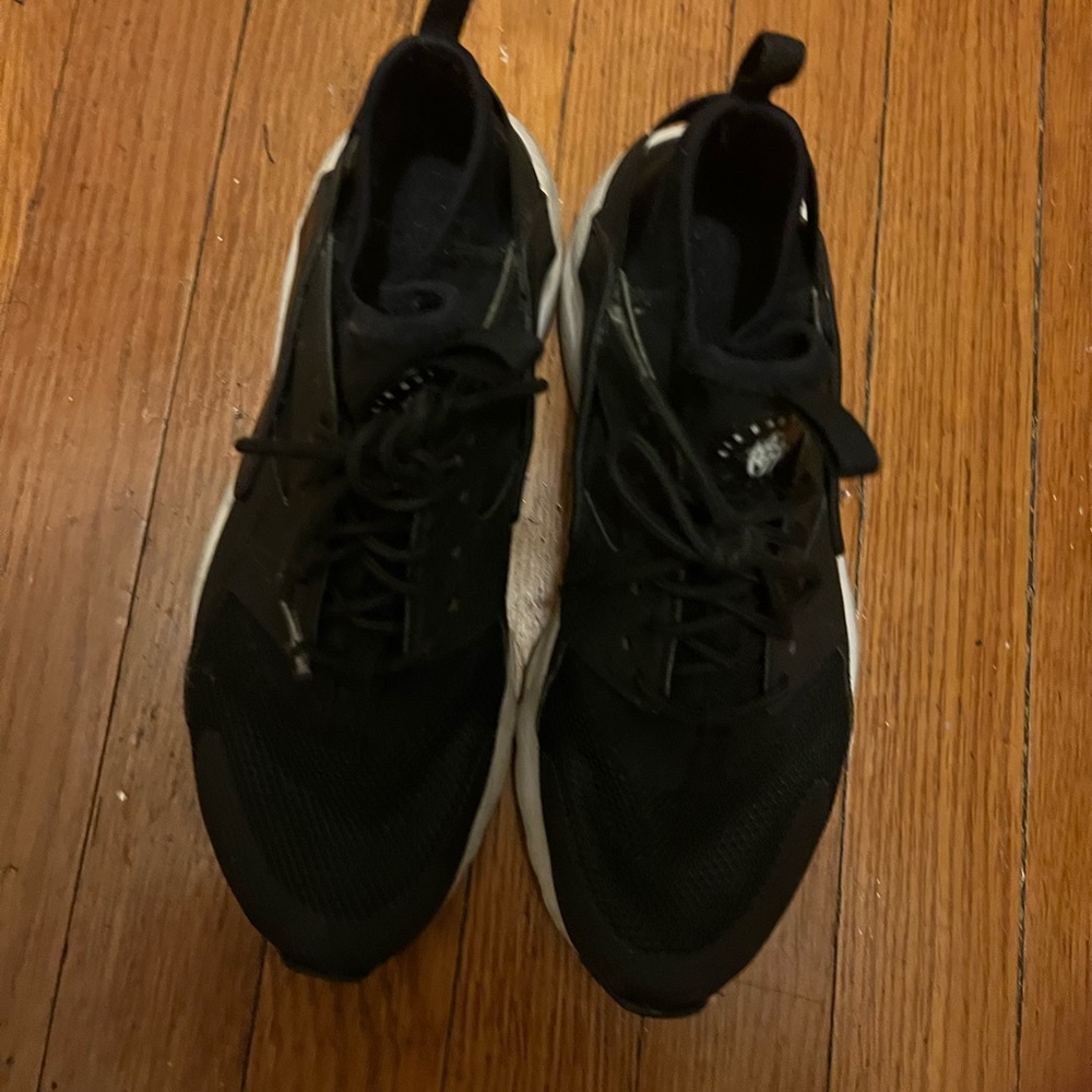 Used Nike Huarche- Women’s 8